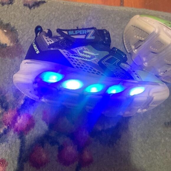 Kids Skechers size 6  - Picture 9 of 9